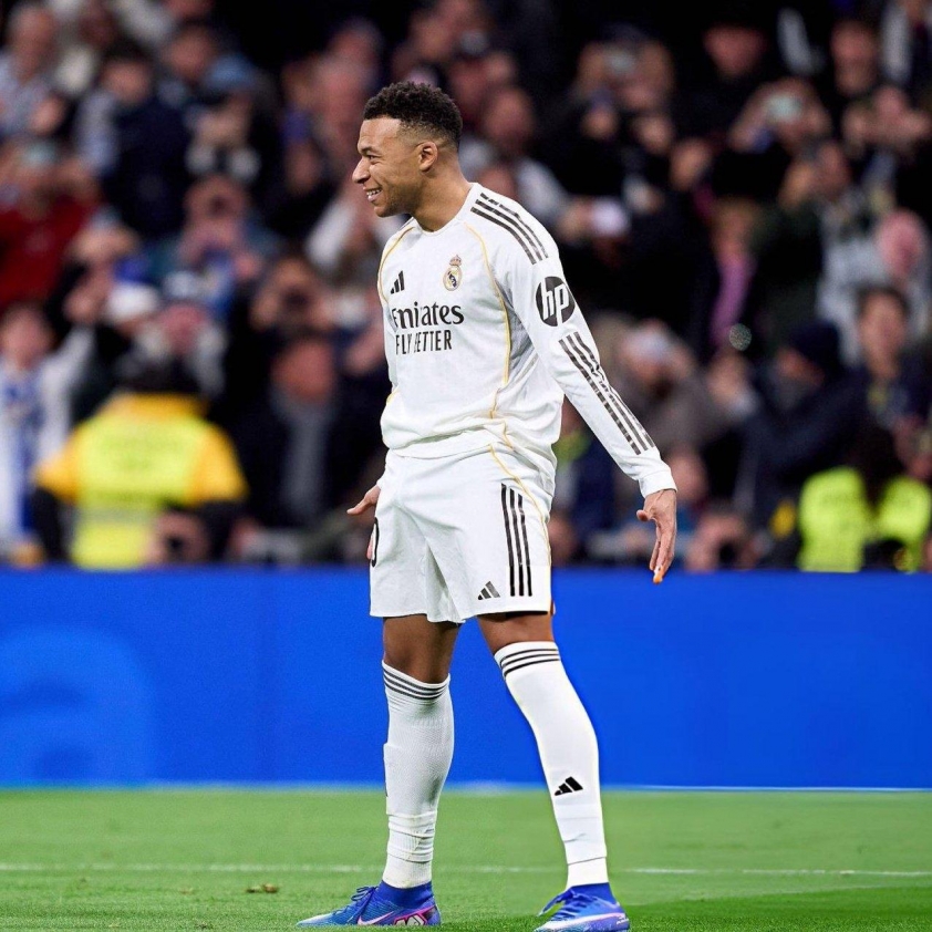 Mbappe ăn mừng như Ronaldo là để tri ân đàn anh - Ảnh: BBC