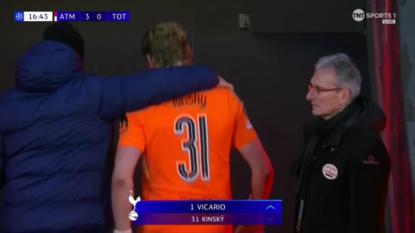 Thủ môn Tottenham 'muối mặt ' rời sân sau 15 phút vì bắt quá tệ 805116