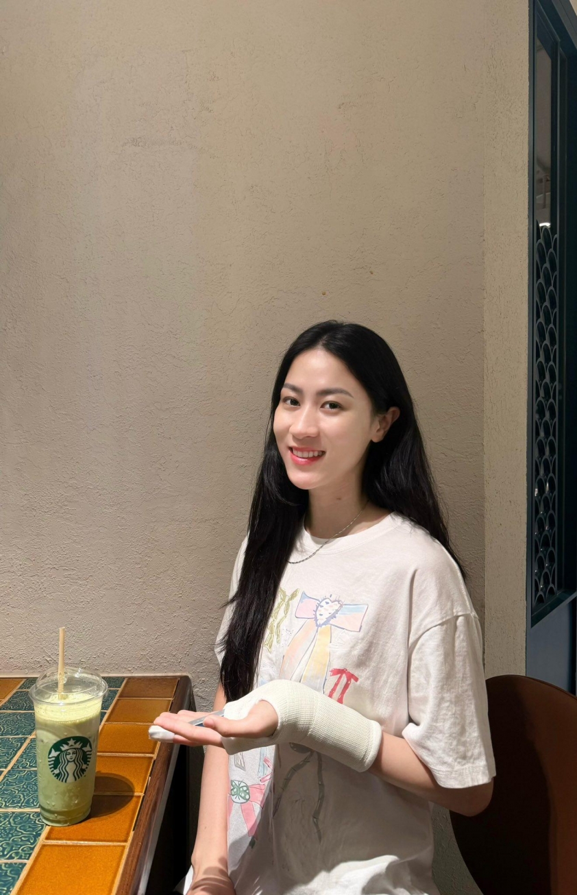 Hoa khôi bóng chuyền Kiều Trinh lần đầu lên tiếng về tình hình chấn thương 815904